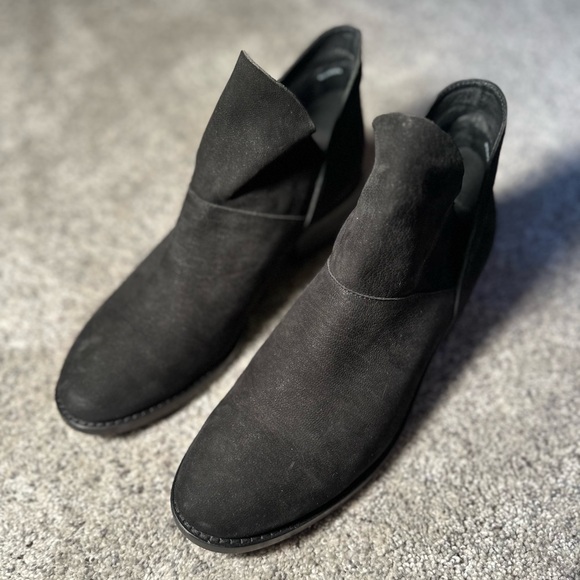 Eileen Fisher Vero Cuoio Suede Ankle Boots size 9.5 black - Picture 1 of 8